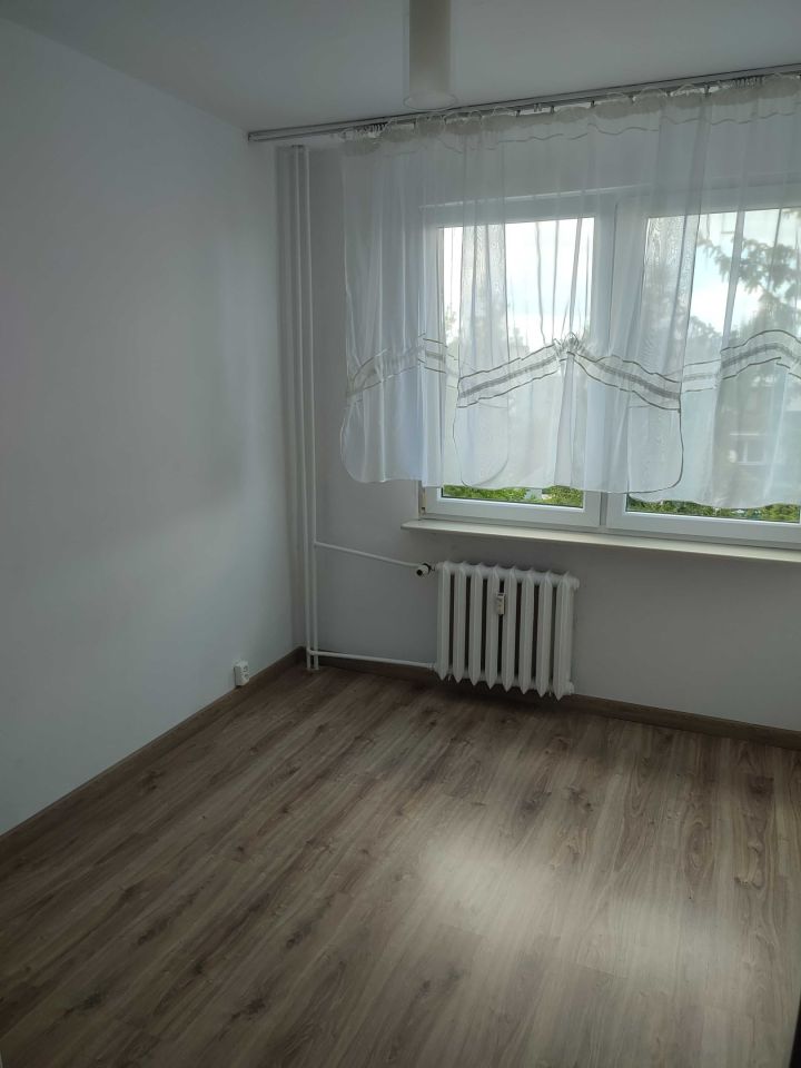 Mieszkanie 3-pokojowe Ożarów, os. Wzgórze. Zdjęcie 5