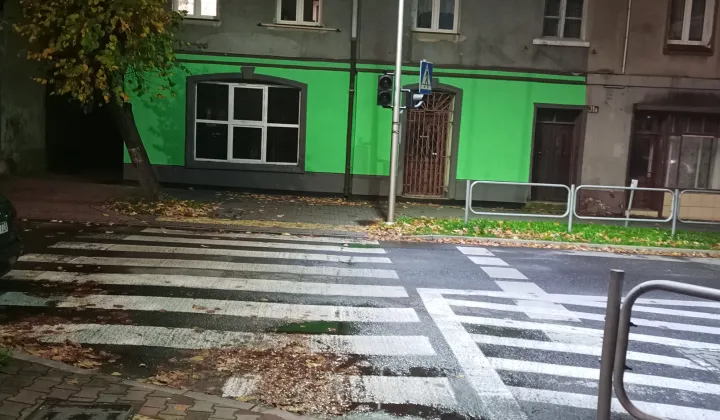 kamienica, 2 pokoje Błaszki, pl. Niepodległości