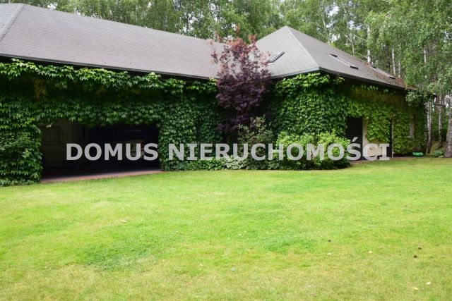 dom wolnostojący, 10 pokoi Ewcin. Zdjęcie 4