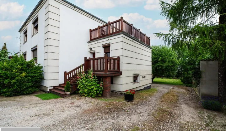 dom wolnostojący, 10 pokoi Dopiewiec, ul. Środkowa