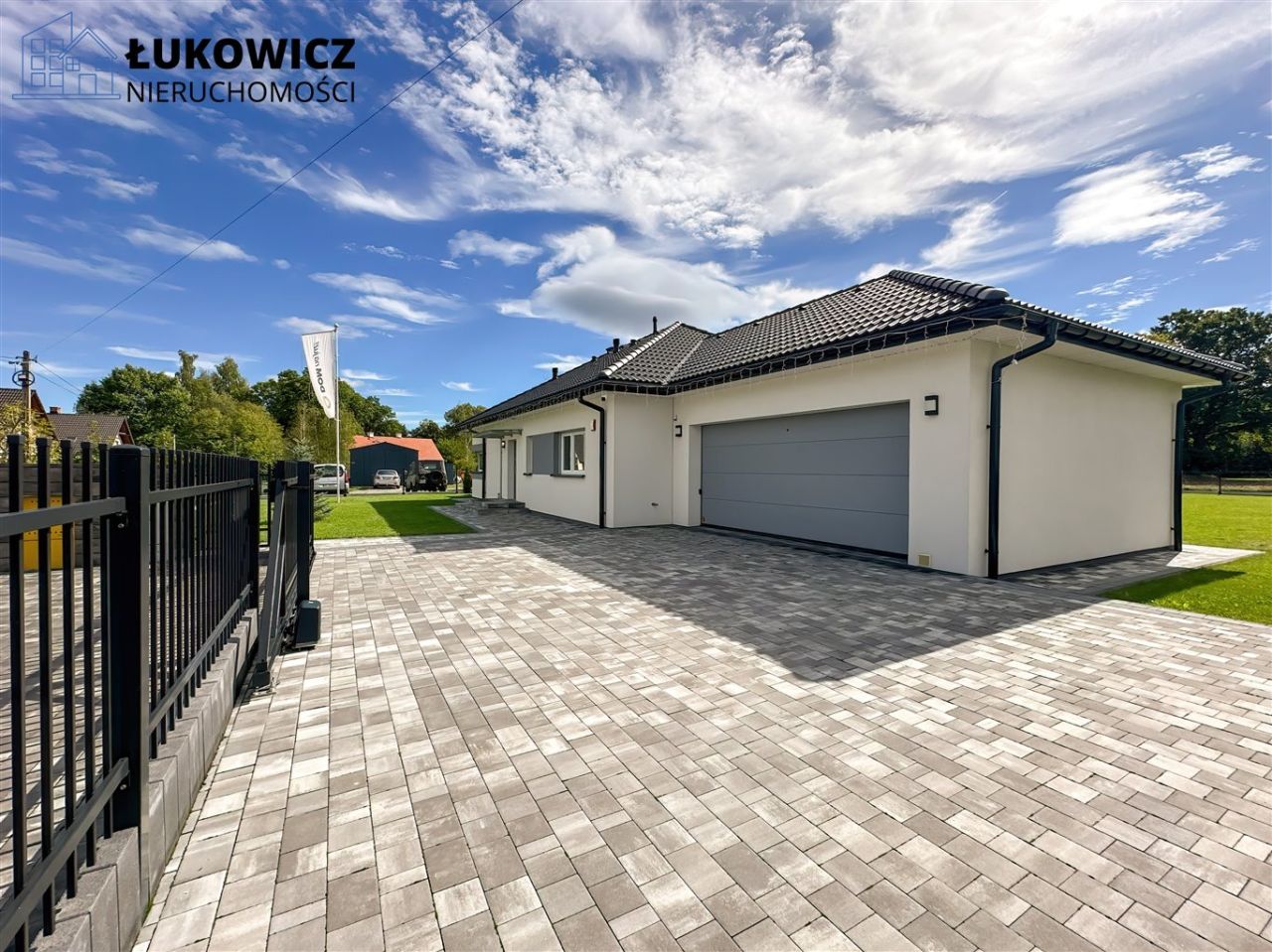 dom wolnostojący, 4 pokoje Pisarzowice. Zdjęcie 2