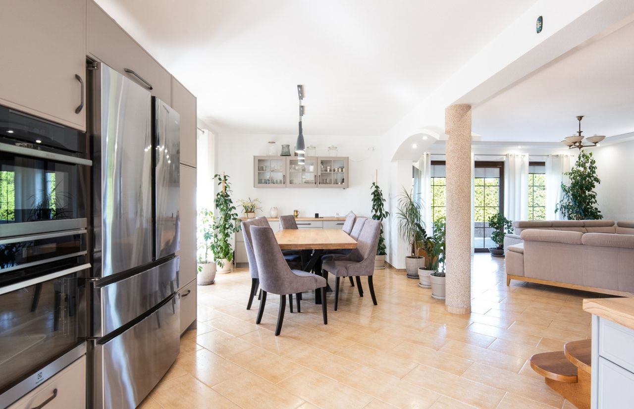 dom wolnostojący, 8 pokoi Czernin. Zdjęcie 19