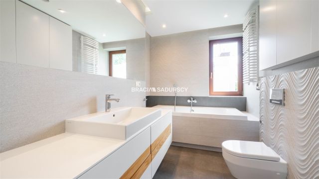 Mieszkanie 4-pokojowe Brzyczyna. Zdjęcie 15