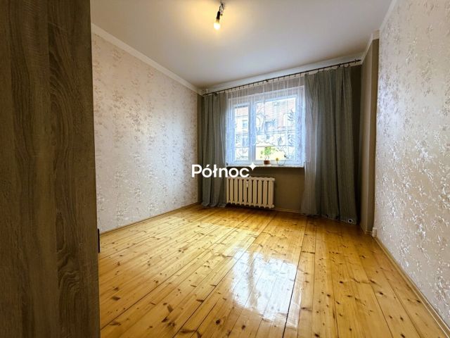 Mieszkanie 4-pokojowe Bolesławiec, ul. Konstantego Ildefonsa Gałczyńskiego. Zdjęcie 3