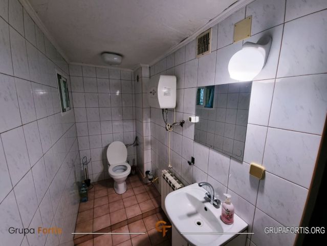 Lokal Kazimierza Wielka, ul. Partyzantów. Zdjęcie 11