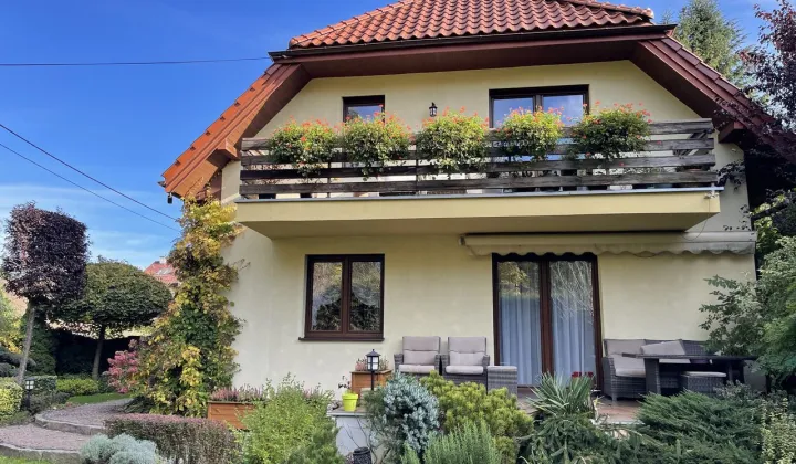 dom wolnostojący, 6 pokoi Kraków Bieżanów, ul. Żabia