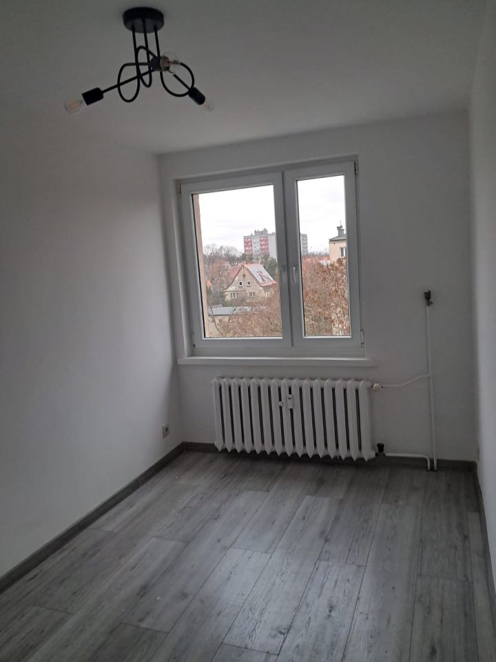 Mieszkanie 3-pokojowe Bytom Śródmieście, ul. Kazimierza Pułaskiego. Zdjęcie 2