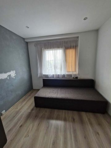 Mieszkanie 3-pokojowe Jelcz-Laskowice. Zdjęcie 1