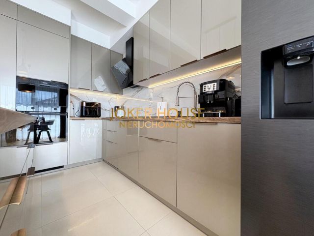 dom szeregowy, 5 pokoi Rzeszów Biała, al. gen. Władysława Sikorskiego. Zdjęcie 1