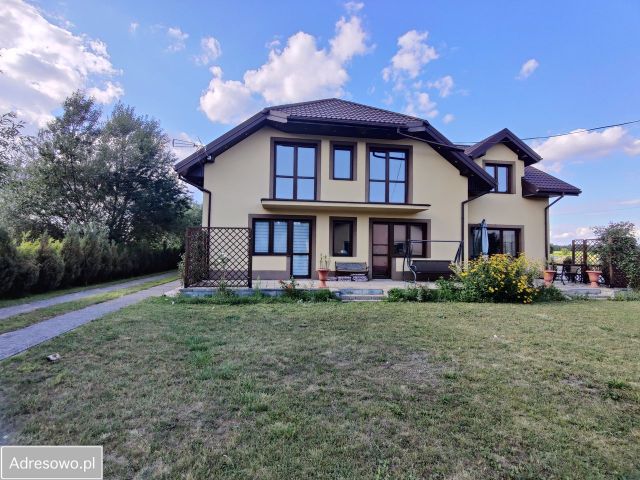 dom wolnostojący, 8 pokoi Kobierne, ul. Mazowiecka. Zdjęcie 1
