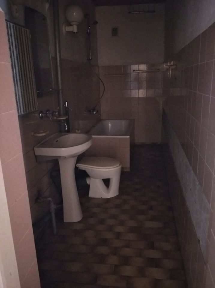 dom wolnostojący, 3 pokoje Oblasy. Zdjęcie 14