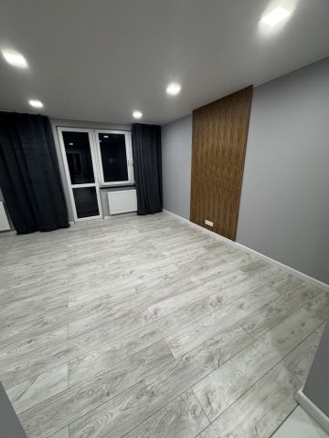 Mieszkanie 3-pokojowe Świdnica. Zdjęcie 1