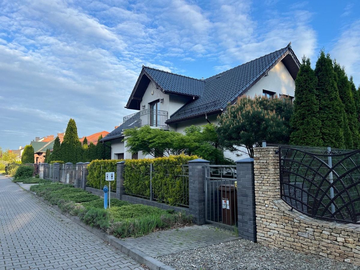 dom wolnostojący, 6 pokoi Legnica, ul. Lucjana Ziarnika. Zdjęcie 3
