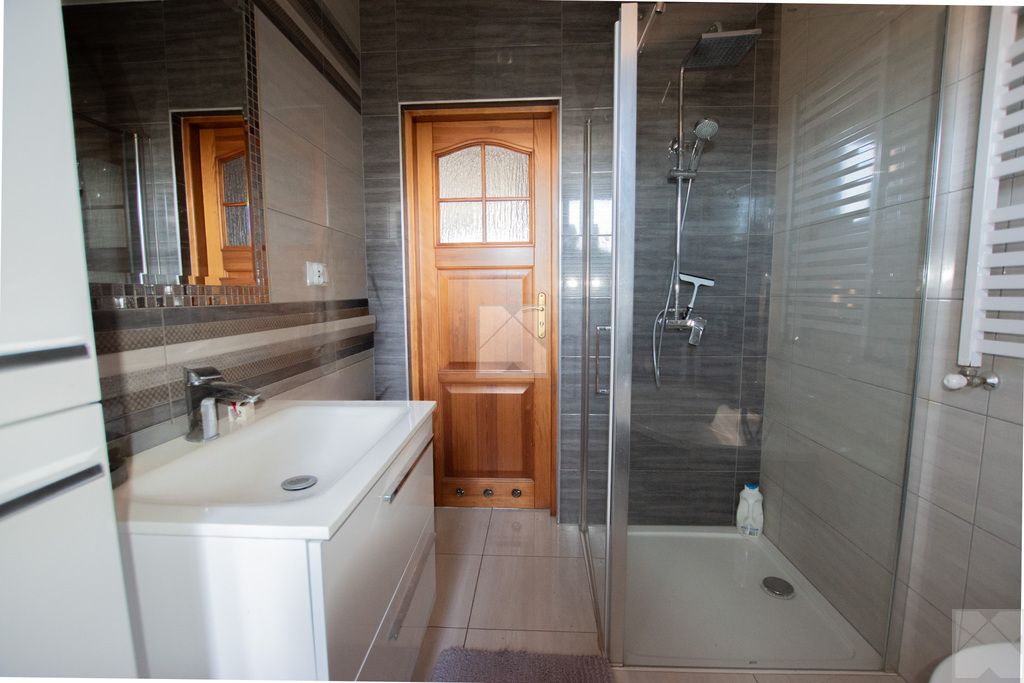 dom wolnostojący, 5 pokoi Skolin. Zdjęcie 23