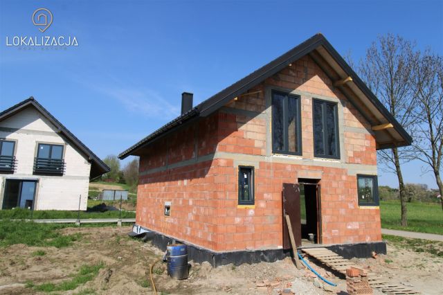 dom wolnostojący, 5 pokoi Łuczyce. Zdjęcie 1