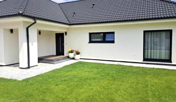 dom wolnostojący, 4 pokoje Włoszczowa