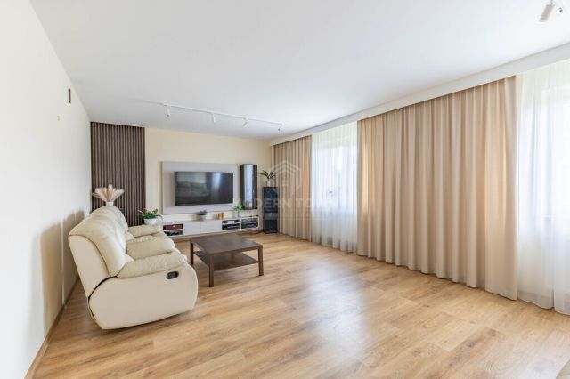 dom wolnostojący, 5 pokoi Rusiec. Zdjęcie 4