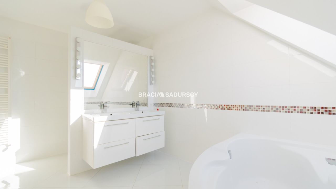 bliźniak, 6 pokoi Wola Luborzycka. Zdjęcie 11