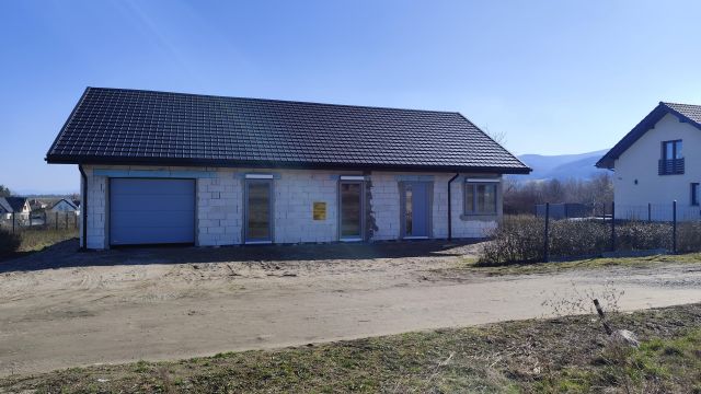 dom wolnostojący, 3 pokoje Kamienica, 172. Zdjęcie 1