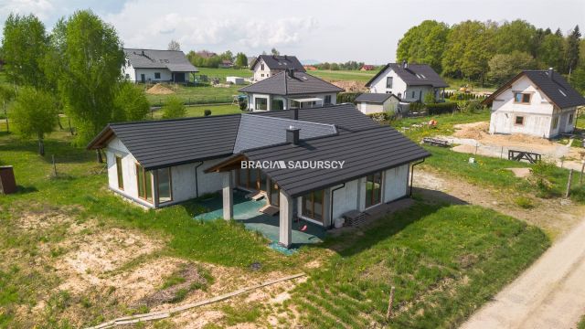 dom wolnostojący, 5 pokoi Tomice, ul. Czarny Las. Zdjęcie 3