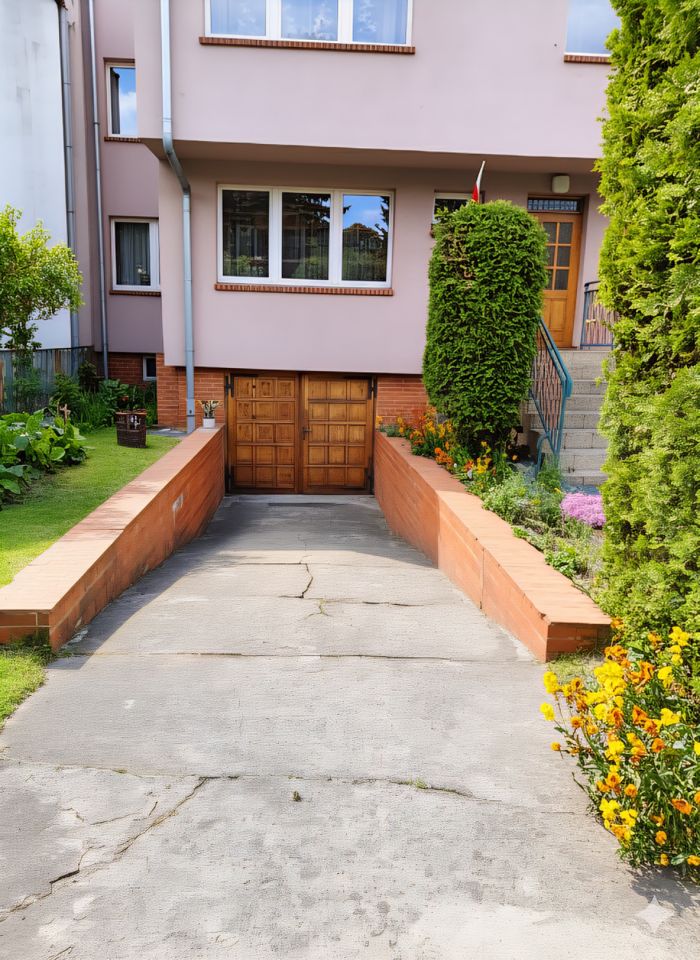 dom szeregowy, 6 pokoi Brzeg Centrum, ul. Króla Jana III. Zdjęcie 2