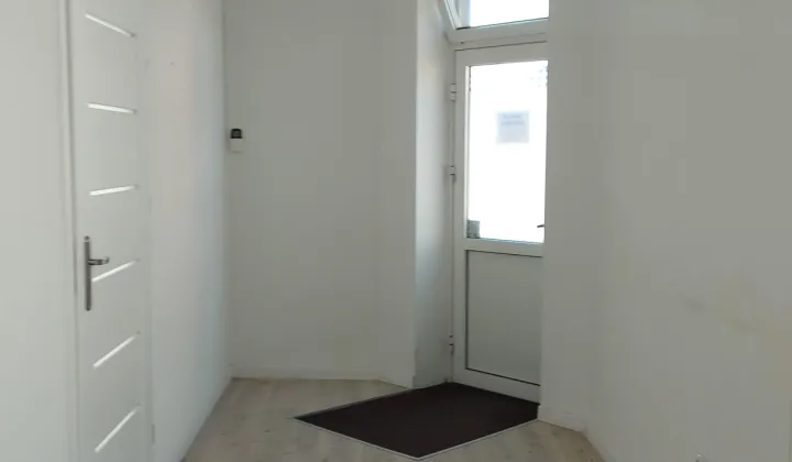 Lokal Warka Centrum, pl. Stefana Czarnieckiego