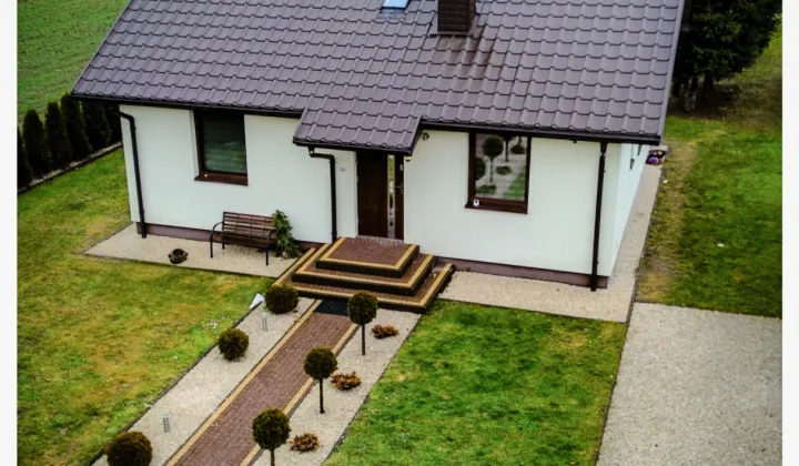 dom wolnostojący, 4 pokoje Trześń Błonie, Szafirowa