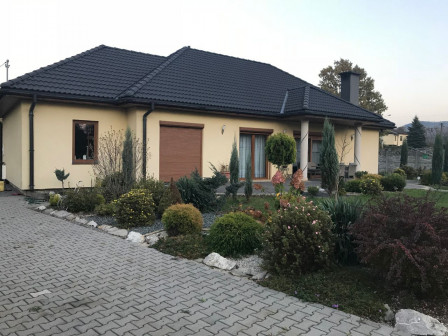 dom wolnostojący, 4 pokoje Jaworze, ul. Zaciszna