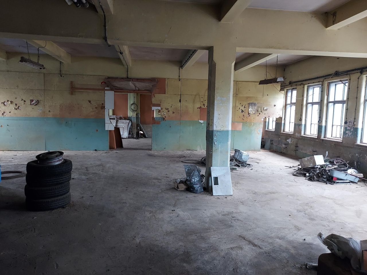 Hala/magazyn Białka. Zdjęcie 3