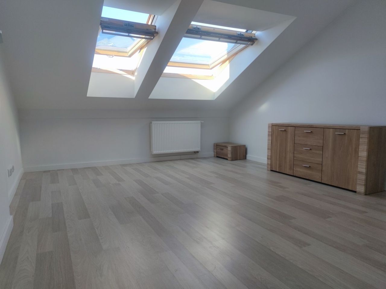 Mieszkanie 3-pokojowe Dębogórze. Zdjęcie 3