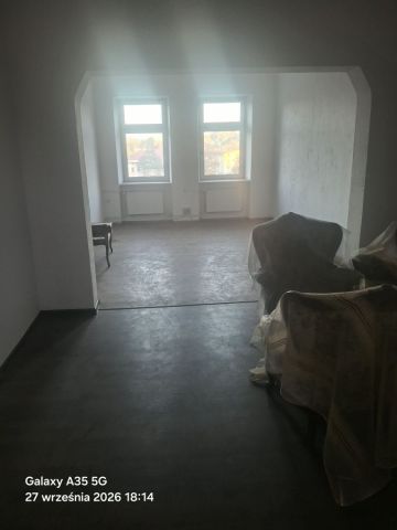 Mieszkanie 4-pokojowe Mieroszów Centrum, pl. Niepodległości. Zdjęcie 1