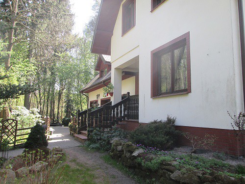 dom wolnostojący, 5 pokoi Podkowa Leśna, ul. Borsucza. Zdjęcie 1
