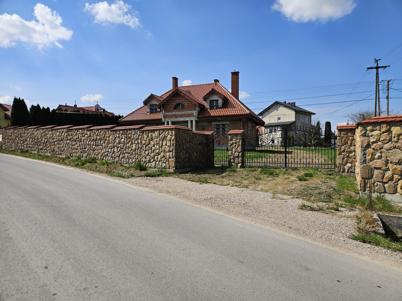 dom wolnostojący, 8 pokoi Busko-Zdrój Łagiewniki. Zdjęcie 2