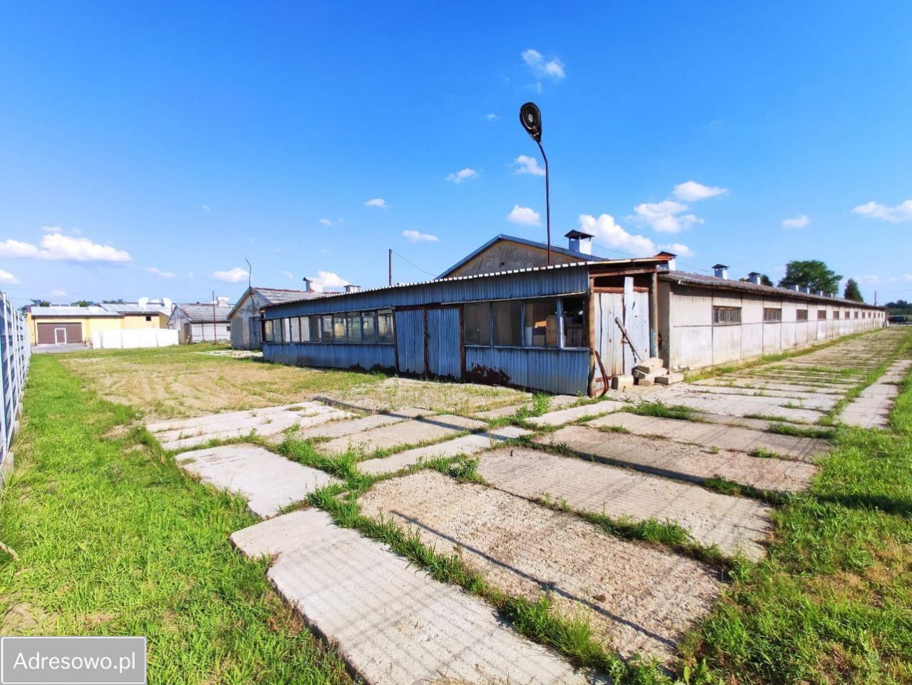 Hala/magazyn Pustków. Zdjęcie 10