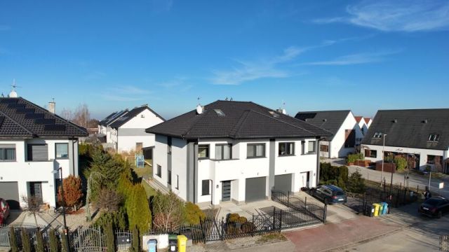 bliźniak, 5 pokoi Ślęza. Zdjęcie 1