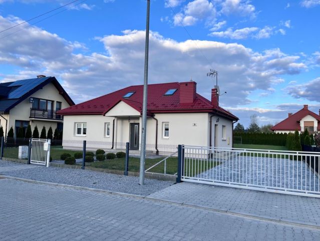 dom wolnostojący Lubaczów Mazury, ul. Frnciszka Mazurkiewicza. Zdjęcie 1