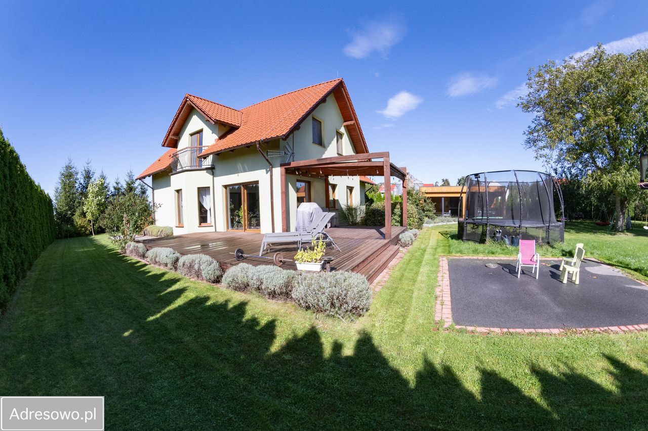 dom wolnostojący, 4 pokoje Ręków