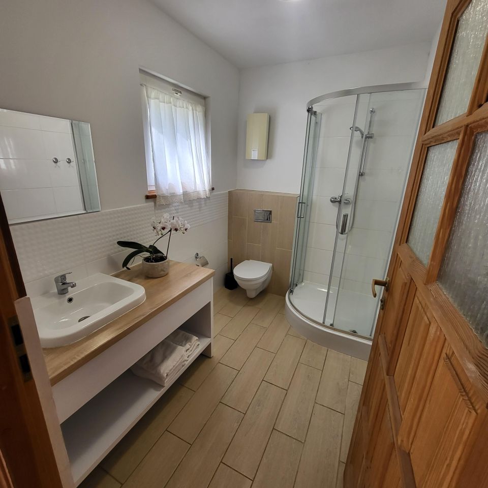 dom wolnostojący, 2 pokoje Guzowy Piec. Zdjęcie 2