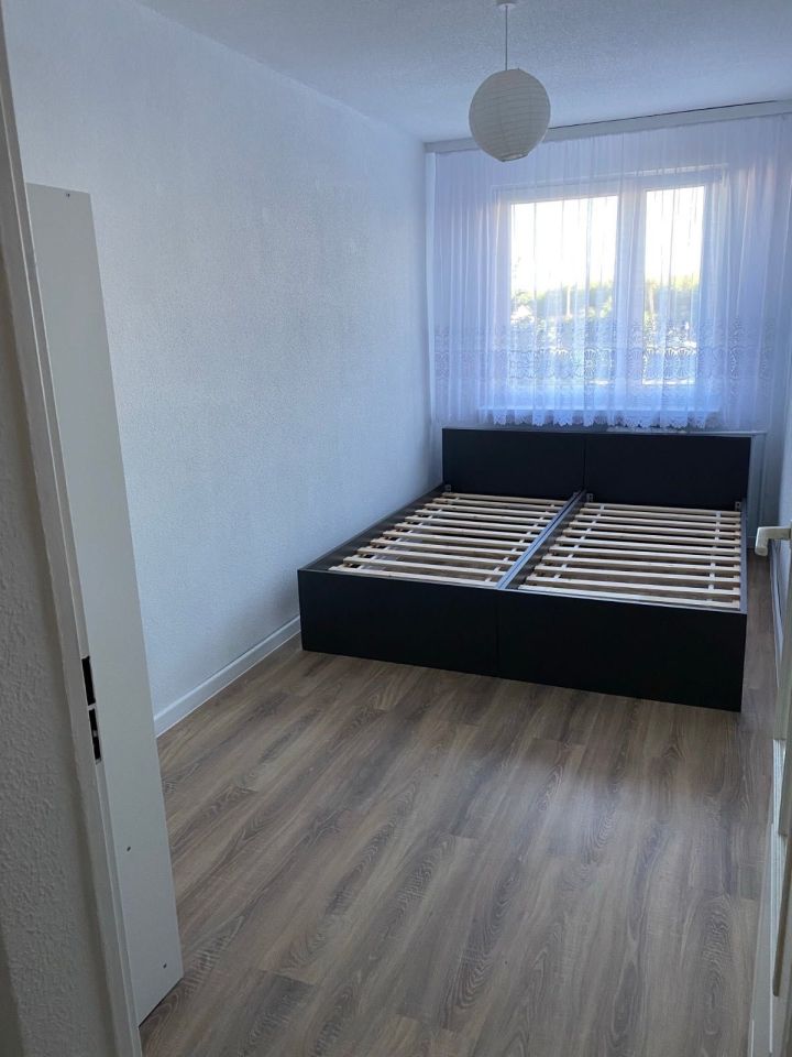 Mieszkanie 3-pokojowe Ożarów. Zdjęcie 3