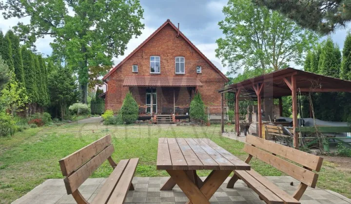 dom wolnostojący, 10 pokoi Wężówka