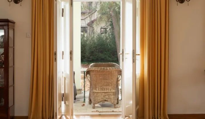 dom wolnostojący, 7 pokoi Komorów, ul. Akacjowa