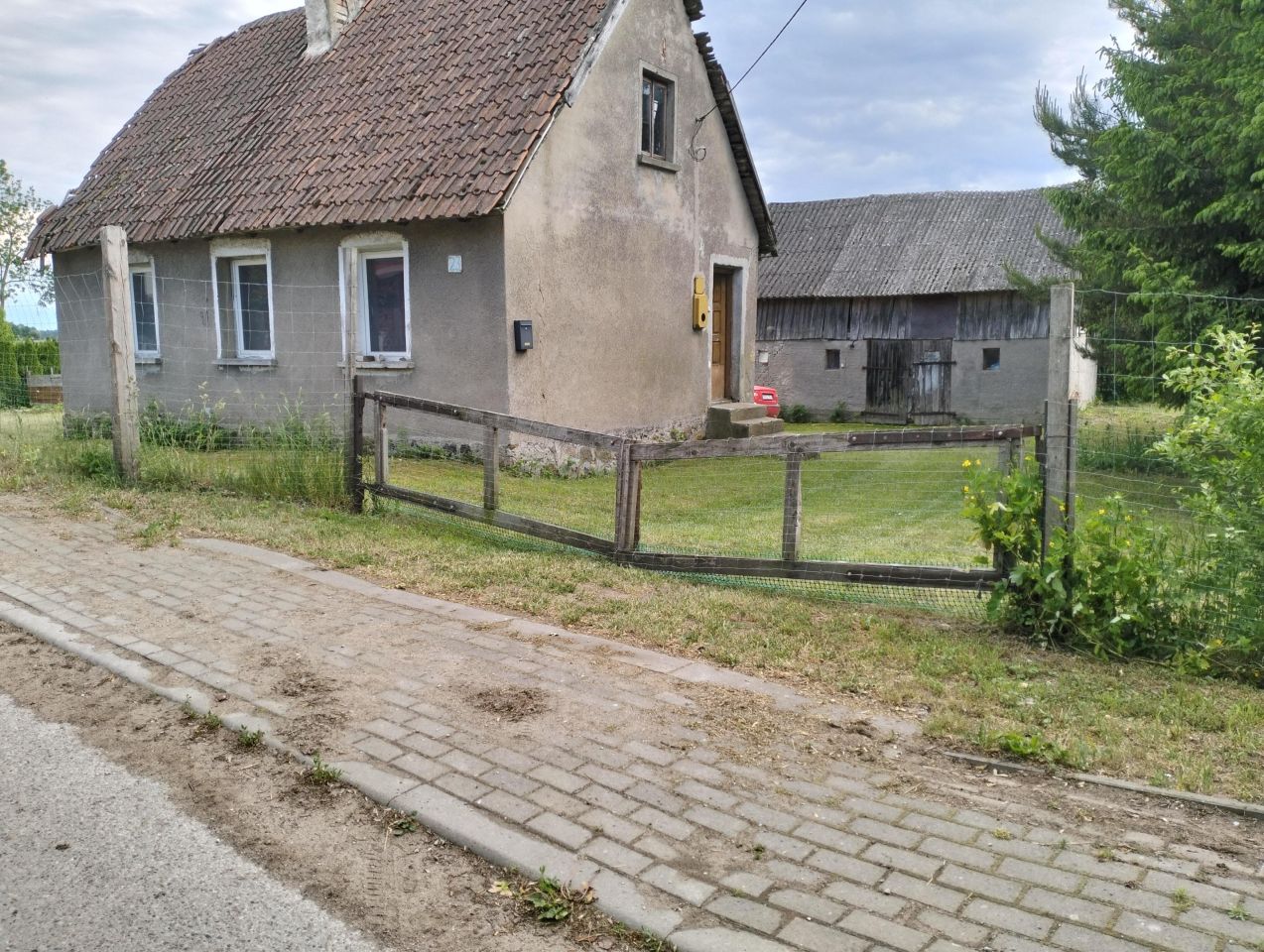 dom wolnostojący, 2 pokoje Markowskie. Zdjęcie 1