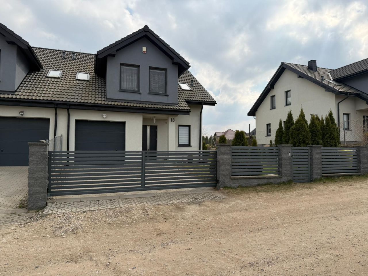 bliźniak, 5 pokoi Niestępowo. Zdjęcie 9