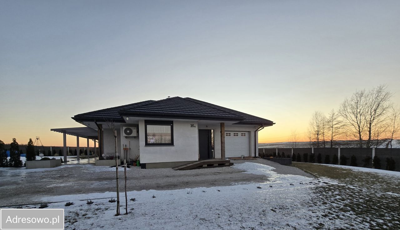 dom wolnostojący, 3 pokoje Sadłóżek. Zdjęcie 1