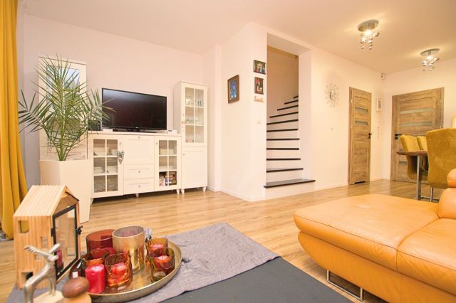 dom szeregowy, 4 pokoje Siechnice, ul. Bzowa. Zdjęcie 2