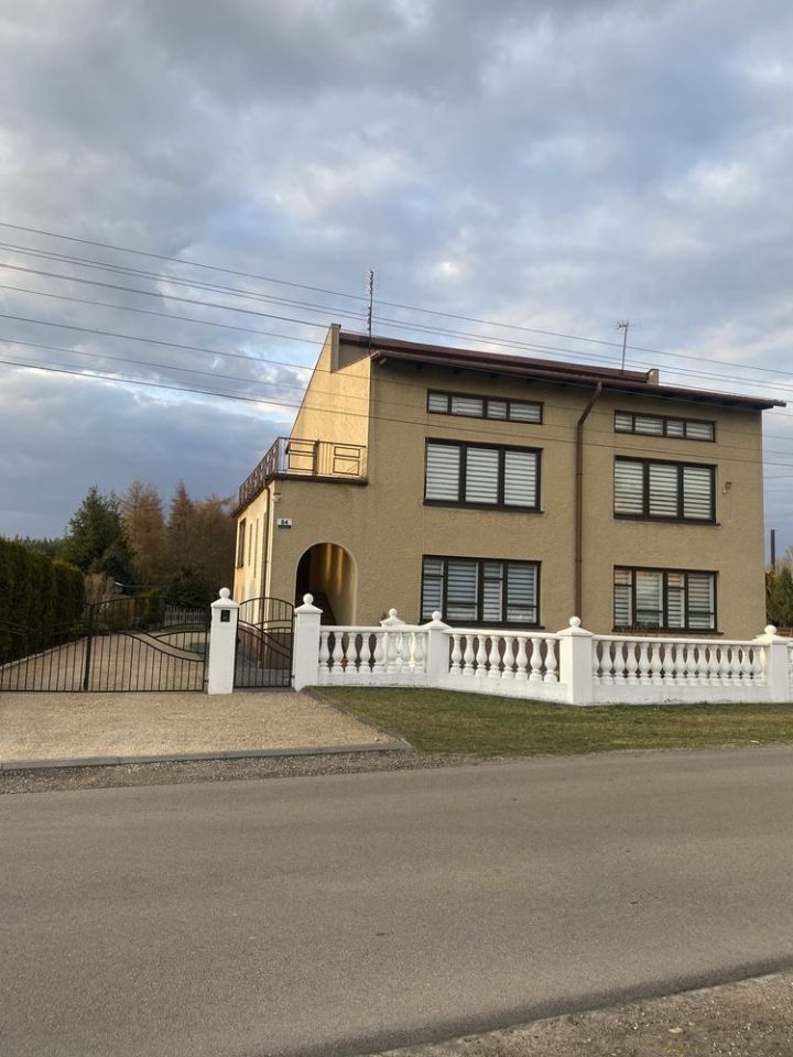 dom wolnostojący, 5 pokoi Jamno Rusinów. Zdjęcie 1