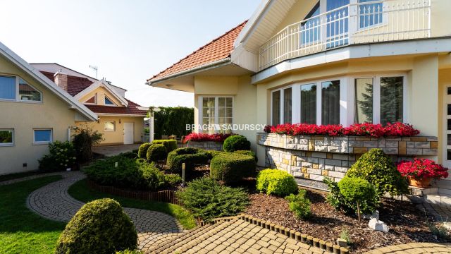 dom wolnostojący, 12 pokoi Wieliczka, ul. Jana Kochanowskiego. Zdjęcie 1