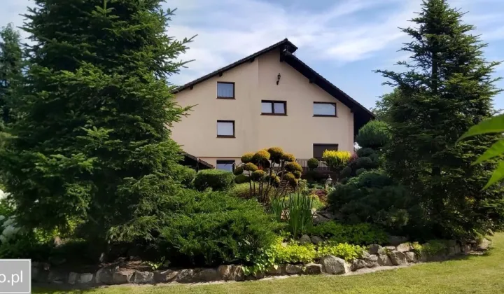 dom wolnostojący, 10 pokoi Jelcz-Laskowice, ul. Polna