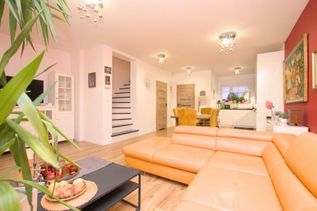 dom szeregowy, 4 pokoje Siechnice, ul. Bzowa. Zdjęcie 1