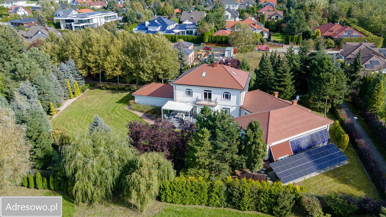 dom wolnostojący, 6 pokoi Chyby. Zdjęcie 1